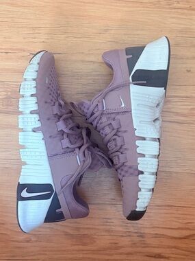 Nike Women’s Metcon 5 - Dusty Mauve